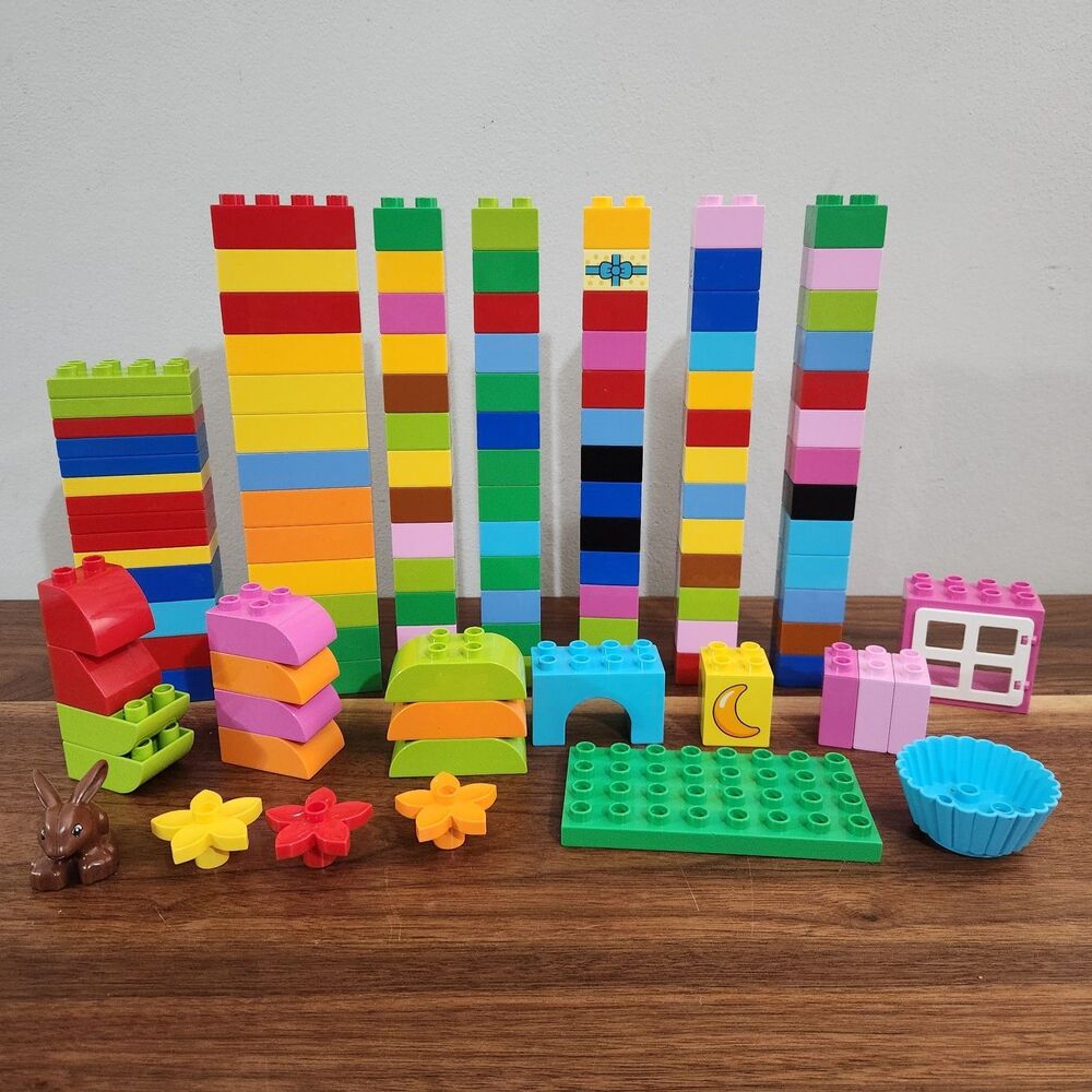 LEGO DUPLO Brick Mixed Lot of 117 Pieces With Storage LEGO Yellow Brick Bin